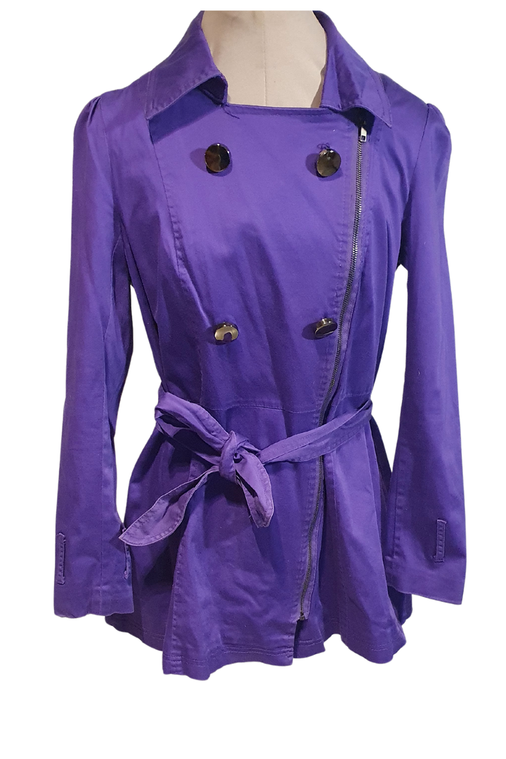 STUNNING PUPRLE ZIP WITH SILVER BUTTONS DETAIL/BELT JACKET